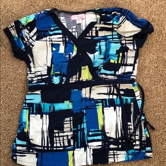 Nursing scrub tops - Picture 2 of 4